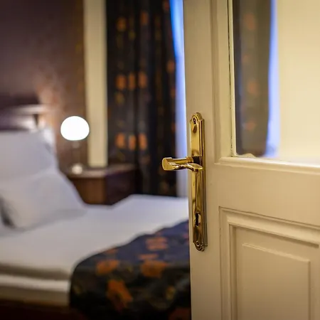 U Cerneho Orla Hotel 4*