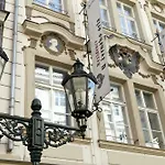 U Cerneho Orla Hotel Prag