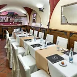 U Cerneho Orla Hotel