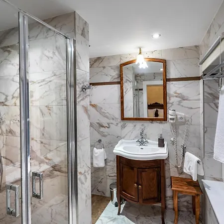 U Cerneho Orla Otel 4*