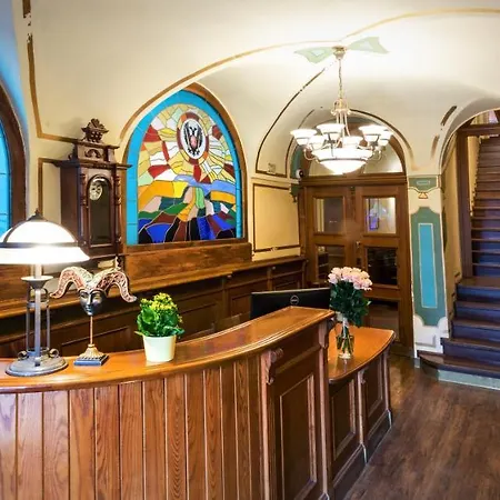 U Cerneho Orla Otel 4*