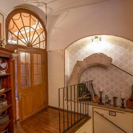 Otel U Cerneho Orla 4*