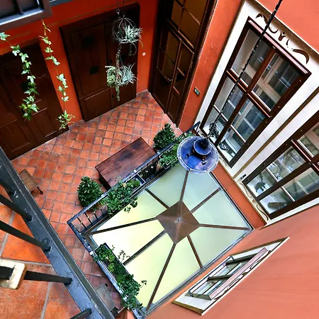 U Cerneho Orla Otel