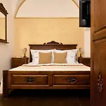 U Cerneho Orla Hotel 4*