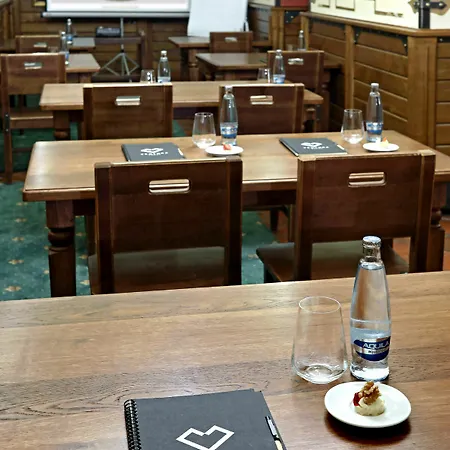 U Cerneho Orla Hotell